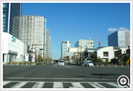 【横須賀方面】高速出口から一つ目の信号「いちょう通り西」を右折する