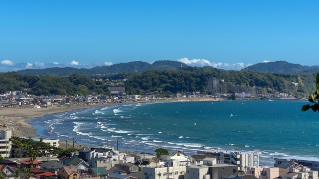 【由比ヶ浜周辺のおすすめ駐車場】混雑状況や観光スポット情報