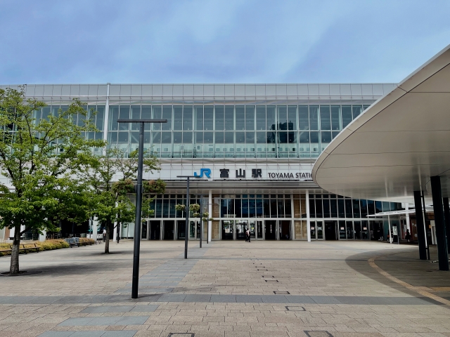 【富山駅周辺のおすすめ駐車場】混雑状況や観光スポット情報