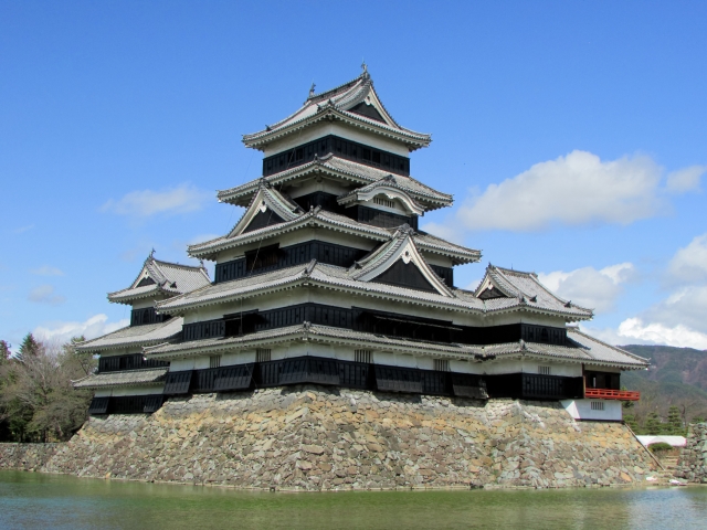 【松本城周辺のおすすめ駐車場】混雑状況や観光スポット情報