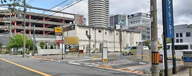 タイムズ箕面船場阪大前駅前