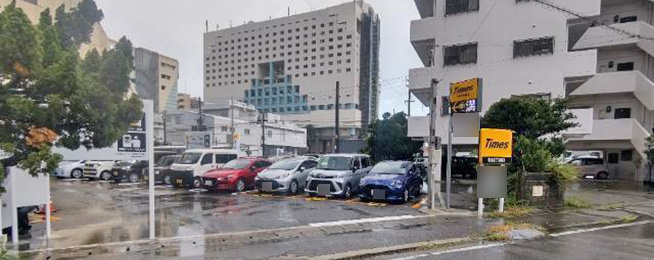 タイムズ前島2丁目第2（沖縄県那覇市前島2-23）の時間貸駐車場・満車 