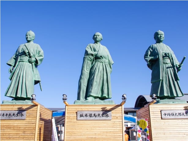 土佐三志士像の写真