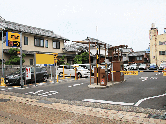 タイムズ長浜黒壁スクエア前